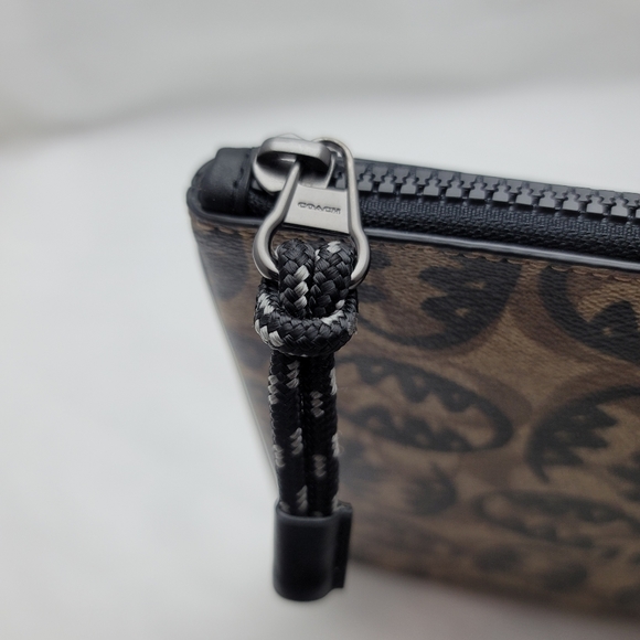 *Sample* Coach Large Pouch In Signature Canvas With Rexy By Guang Yu - Picture 3 of 10